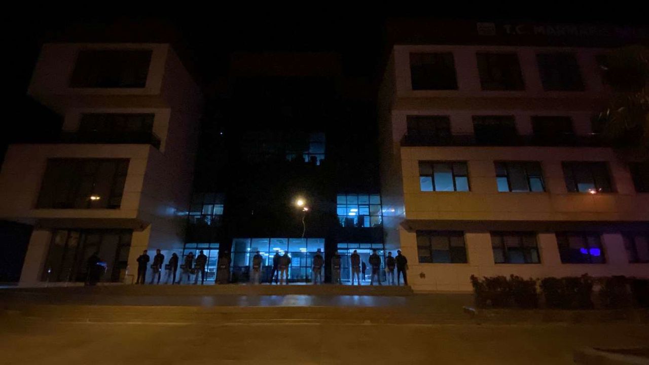 Marmaris Belediyesi’nde Yolsuzluk Baskını: “Balık Baştan Kokar!”